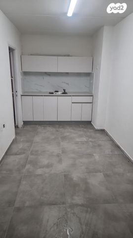 דירה, אחד העם 3, צור שלום, קרית ביאליק