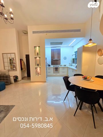 דופלקס, יהודה רגוניס, רמב"ם, ראשון לציון