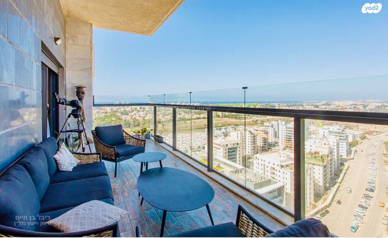 גג/ פנטהאוז, נעמי שמר, נאות אפק, אפקה, קרית ביאליק