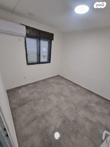 דירה, אחד העם 3, צור שלום, קרית ביאליק