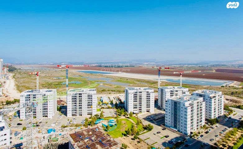 גג/ פנטהאוז, נעמי שמר, נאות אפק, אפקה, קרית ביאליק