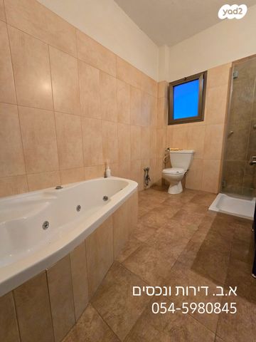 דופלקס, יהודה רגוניס, רמב"ם, ראשון לציון