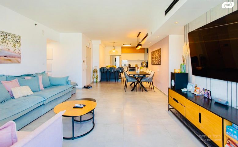 גג/ פנטהאוז, נעמי שמר, נאות אפק, אפקה, קרית ביאליק