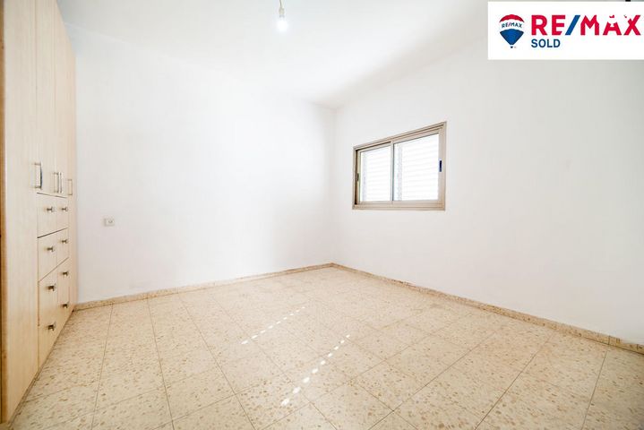 גג/ פנטהאוז, אהרון כצנלסון 12, נווה גן, פתח תקווה