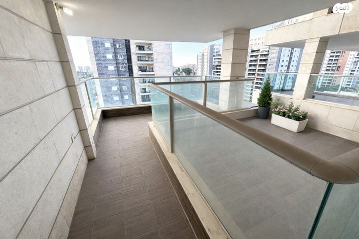 דירה, דרך העצמאות 31, ליבת העיר, יהוד מונוסון