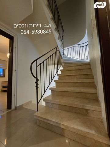 דופלקס, יהודה רגוניס, רמב"ם, ראשון לציון