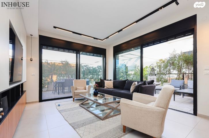 גג/ פנטהאוז, תל מונד