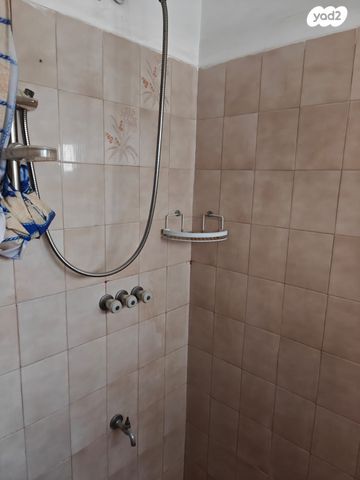 דירה, רחבת הרב עוזיאל 10, שכונה י"א, באר שבע