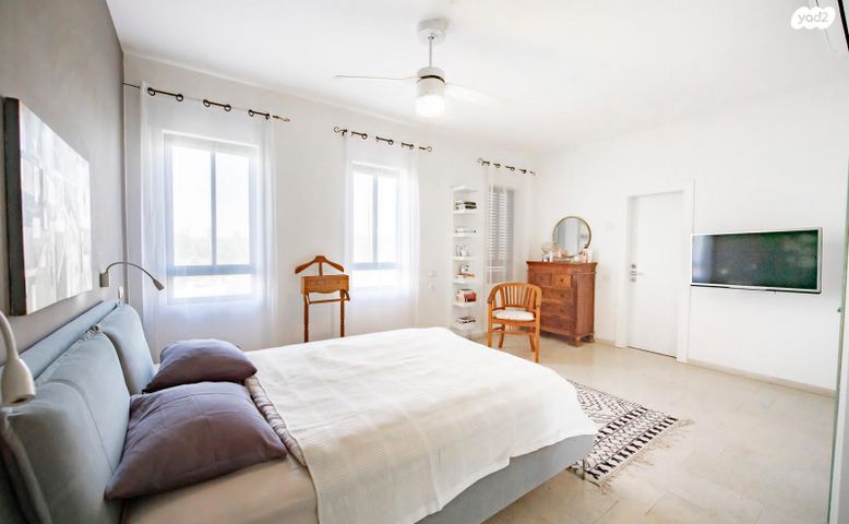 דופלקס, מתחם גרינברג, הוד השרון