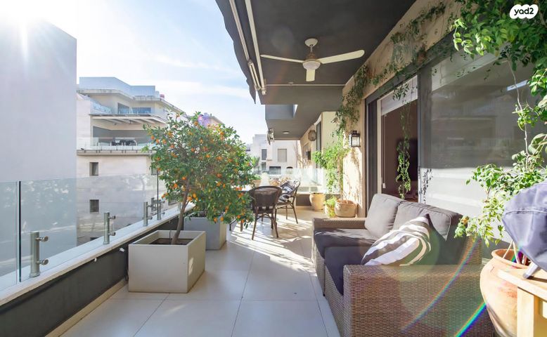 דופלקס, מתחם גרינברג, הוד השרון