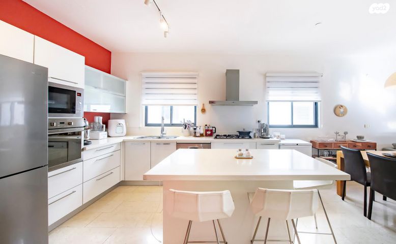 דופלקס, מתחם גרינברג, הוד השרון