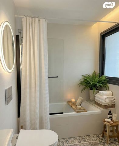 דירה, אמנון ליפקין שחק, נוף הטיילת, נתניה