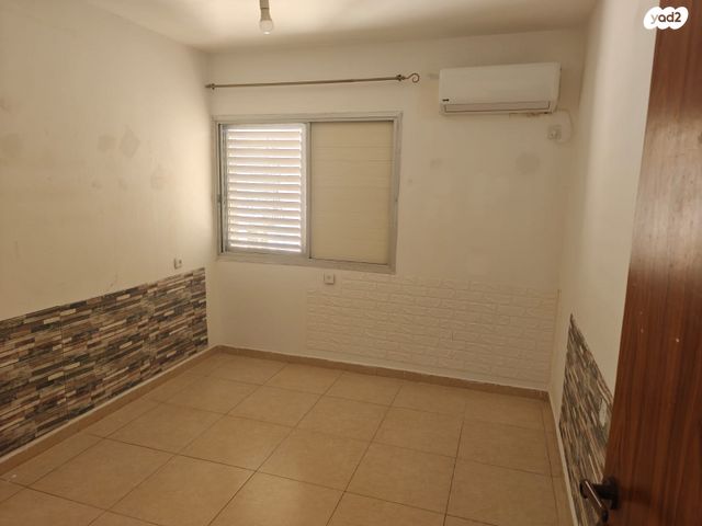 דירה, רחבת הרב עוזיאל 10, שכונה י"א, באר שבע