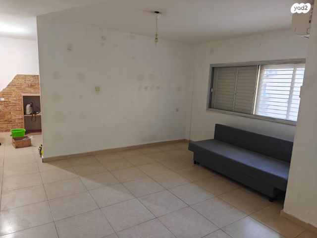 דירה, רחבת הרב עוזיאל 10, שכונה י"א, באר שבע