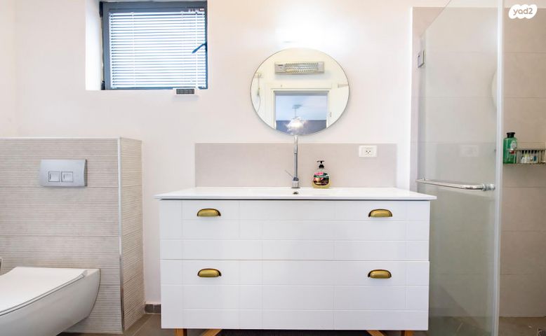 דופלקס, מתחם גרינברג, הוד השרון