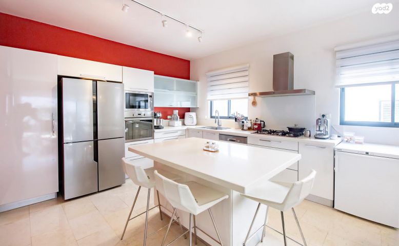 דופלקס, מתחם גרינברג, הוד השרון