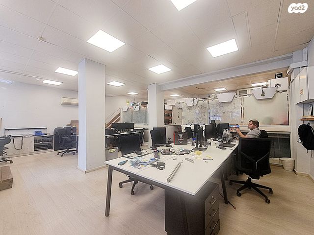 מונטיפיורי, הרכבת