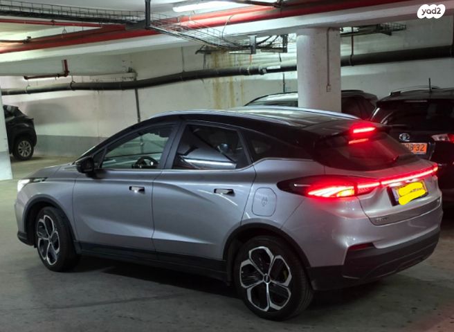 מודעת רכב ג׳ילי Geometry C