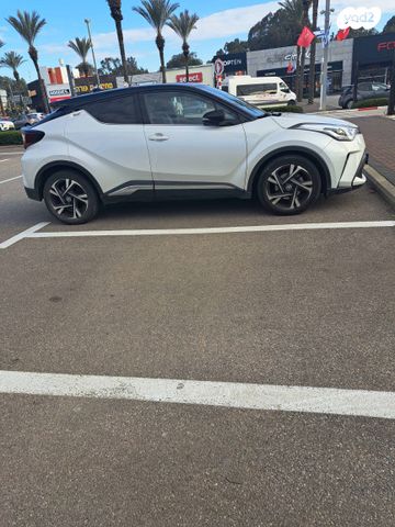 מודעת רכב טויוטה C-HR