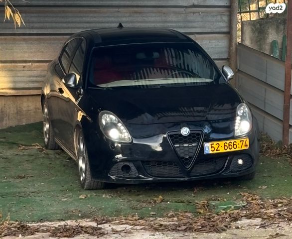 מודעת רכב אלפא רומיאו ג'ולייטה