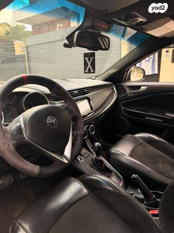 אלפא רומיאו ג'ולייטה