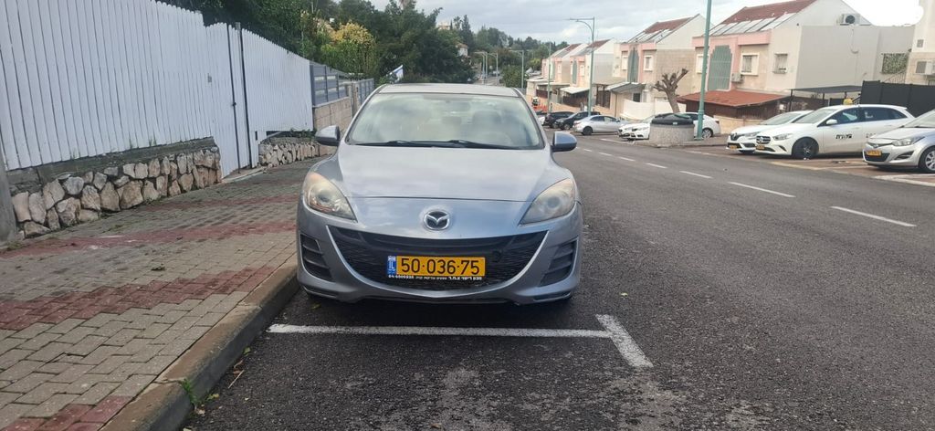 מודעת רכב מאזדה 3