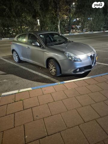 מודעת רכב אלפא רומיאו ג'ולייטה