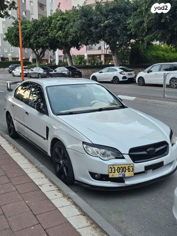 סובארו B4/לגאסי