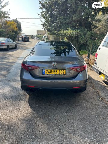 אלפא רומיאו ג'וליה