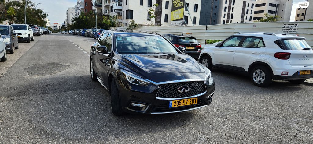 אינפיניטי Q30