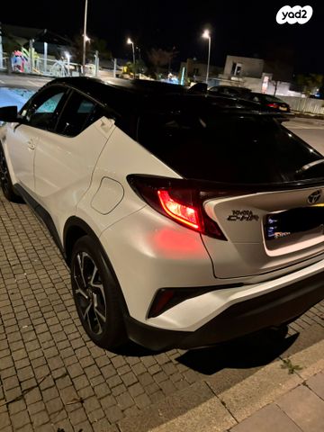 מודעת רכב טויוטה C-HR