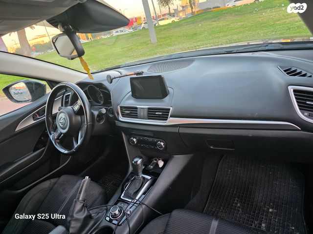 מודעת רכב מאזדה 3