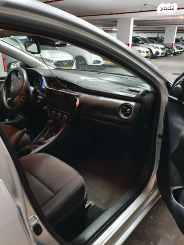 טויוטה קורולה