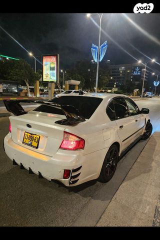 סובארו B4/לגאסי