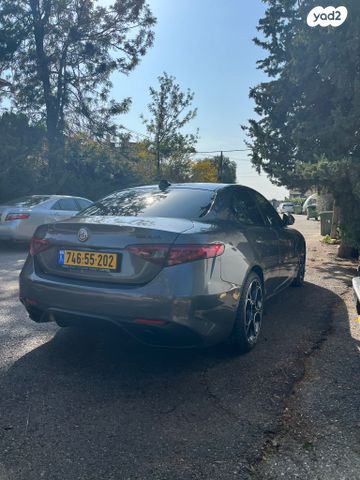 מודעת רכב אלפא רומיאו ג'וליה