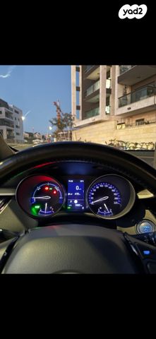 מודעת רכב טויוטה C-HR