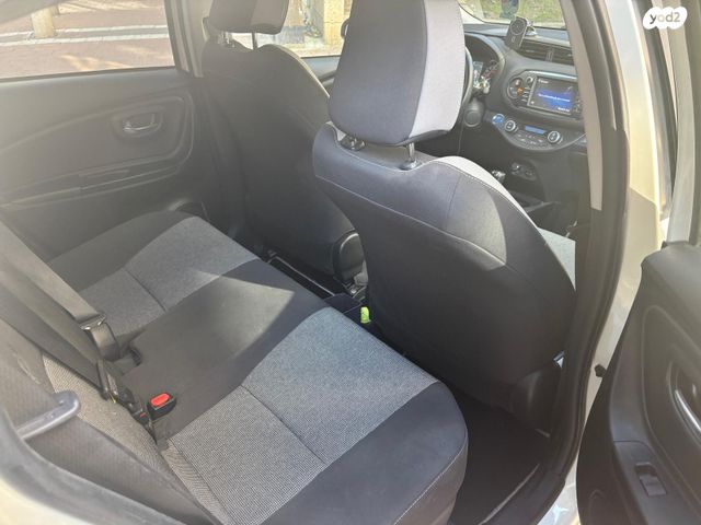 טויוטה יאריס