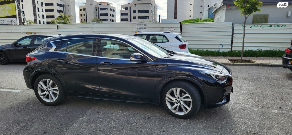 אינפיניטי Q30