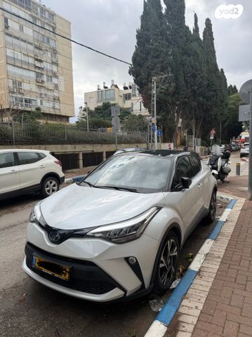 מודעת רכב טויוטה C-HR