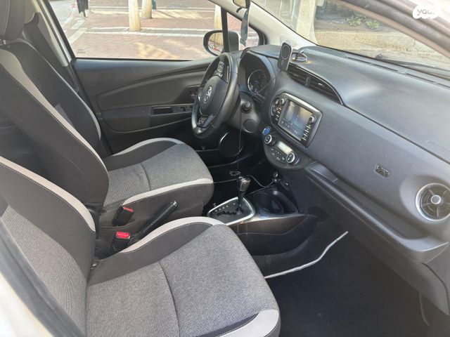 טויוטה יאריס