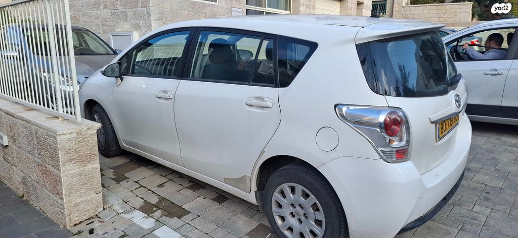 מודעת רכב טויוטה ורסו