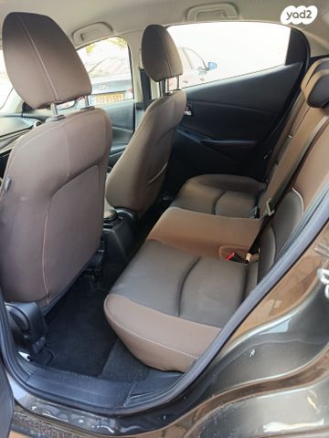 מודעת רכב מאזדה 2