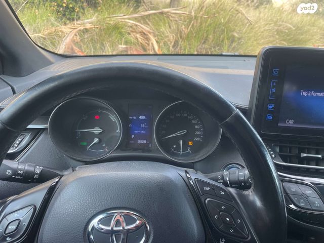 מודעת רכב טויוטה C-HR