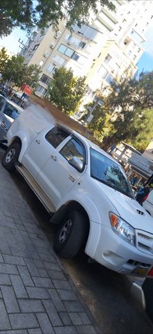 מודעת רכב טויוטה היילקס ויגו