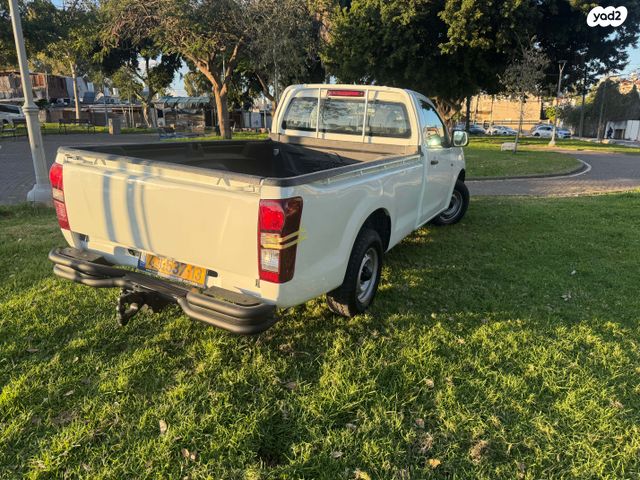 איסוזו די-מקס