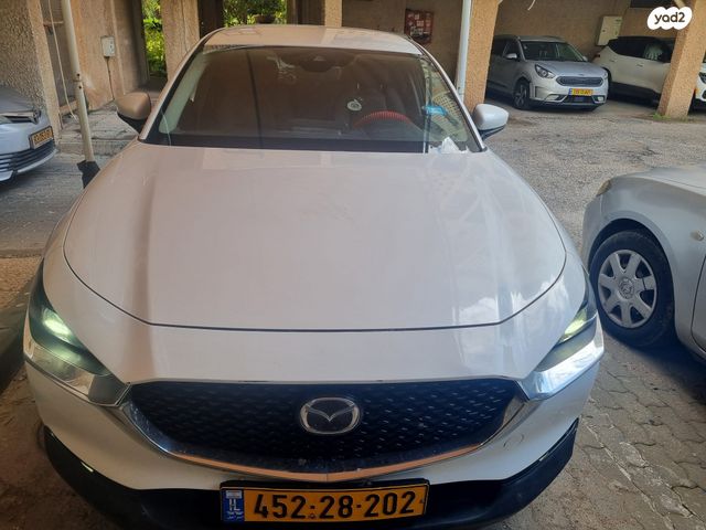 מודעת רכב מאזדה CX-30