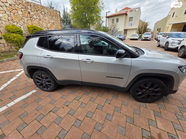 מודעת רכב ג'יפ קומפאס