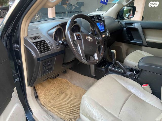 טויוטה לנד קרוזר