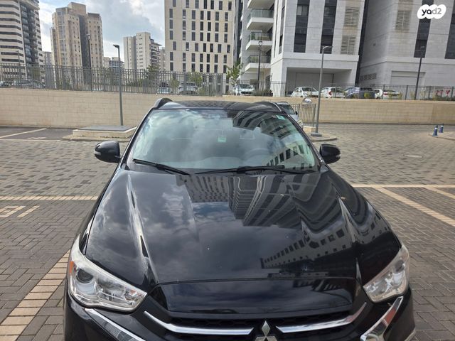 מודעת רכב מיצובישי ASX