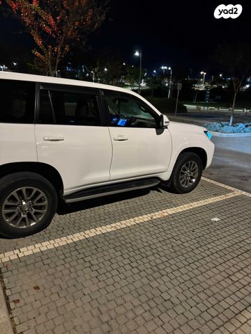 טויוטה לנד קרוזר